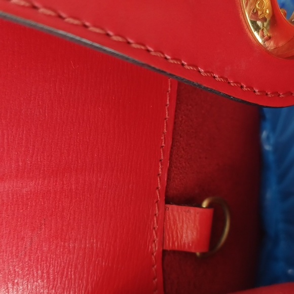 Louis Vuitton Cluny Red Epi Leather Shoulder Bag - Picture 10 of 16